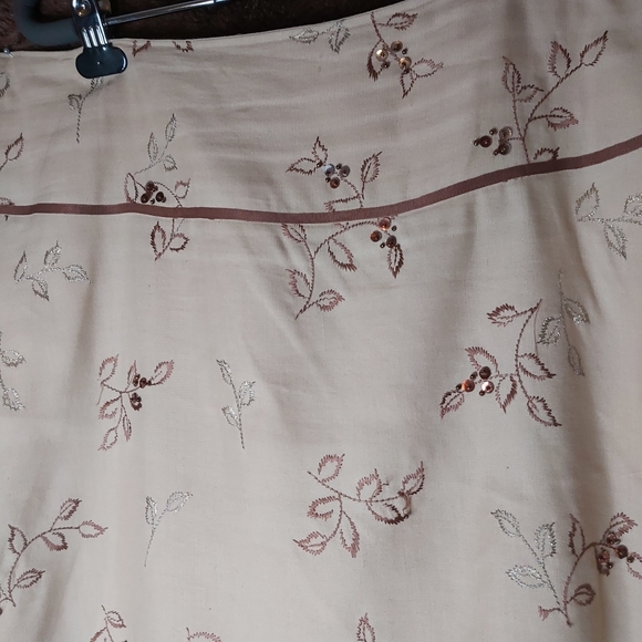 Dressbarn skirt - beige with brown piping,  zippered side - Picture 4 of 8